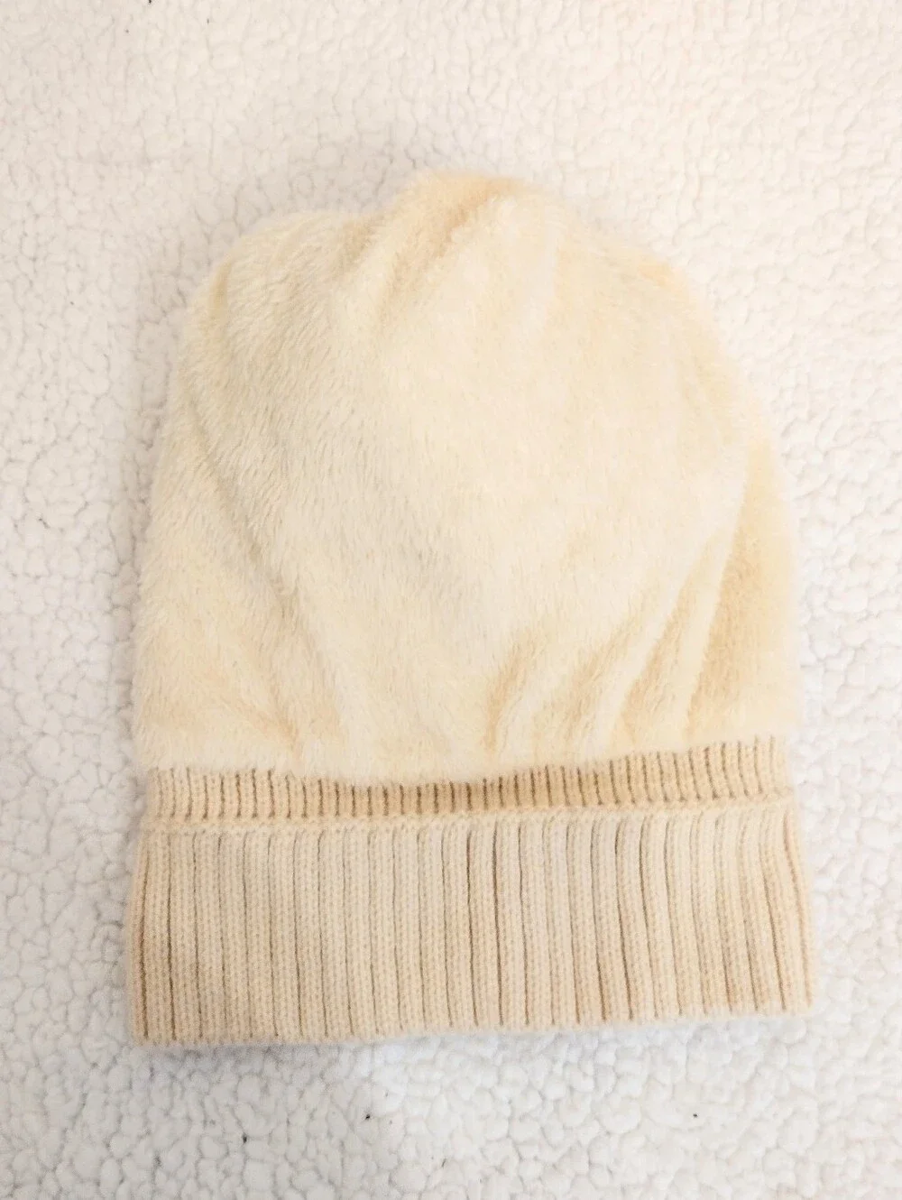 Women's Cream Cable Knit Pom Beanie